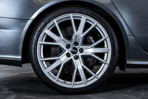 RS6アバント ベースグレード 4WD