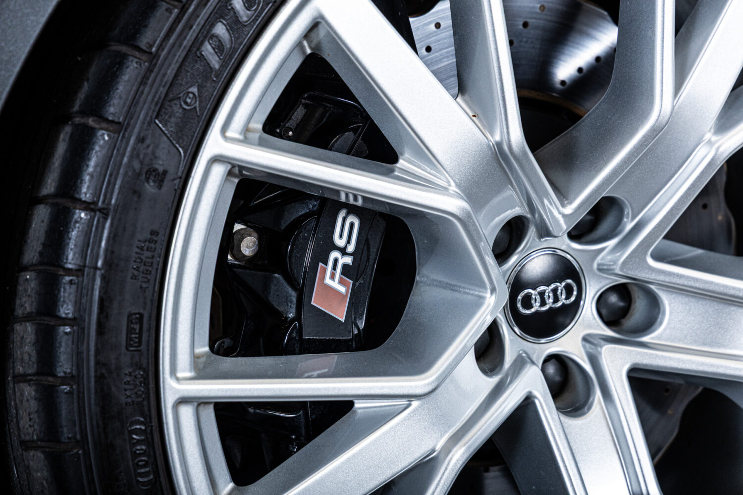 RS6アバント ベースグレード 4WD