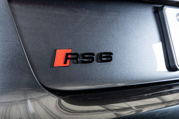 RS6アバント ベースグレード 4WD