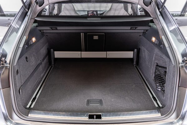 RS6アバント ベースグレード 4WD