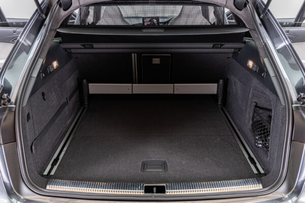 RS6アバント ベースグレード 4WD