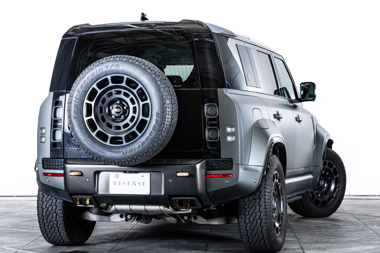ディフェンダー110オクタ エディション ワン 4.4L P635 4WD
