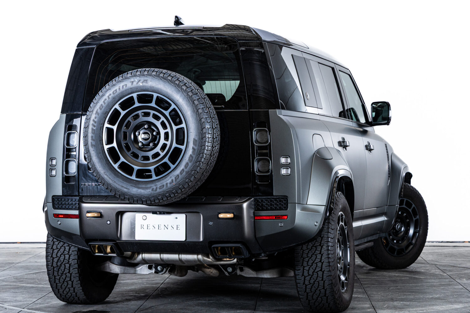 ディフェンダー110オクタ エディション ワン 4.4L P635 4WD
