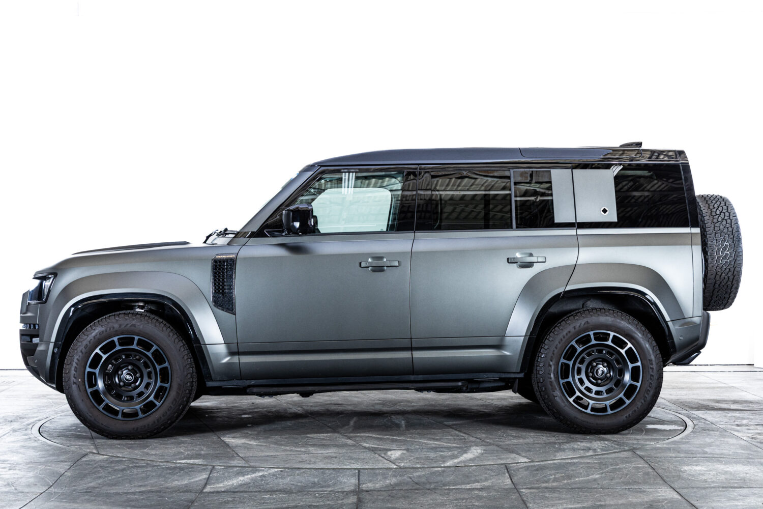 ディフェンダー110オクタ エディション ワン 4.4L P635 4WD