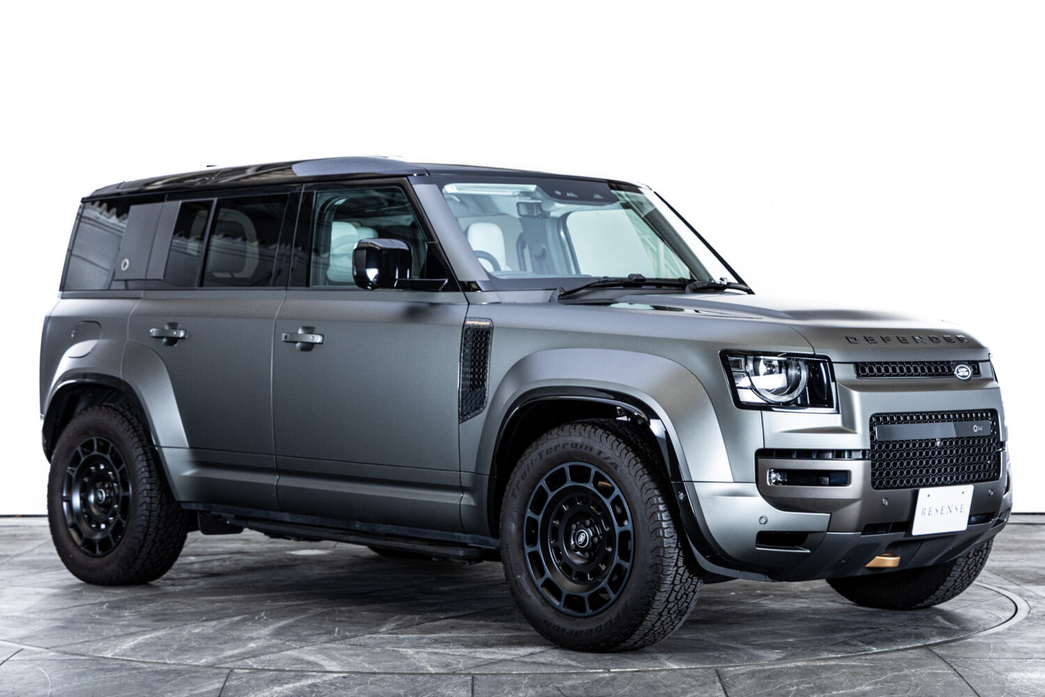 ディフェンダー110オクタ エディション ワン 4.4L P635 4WD