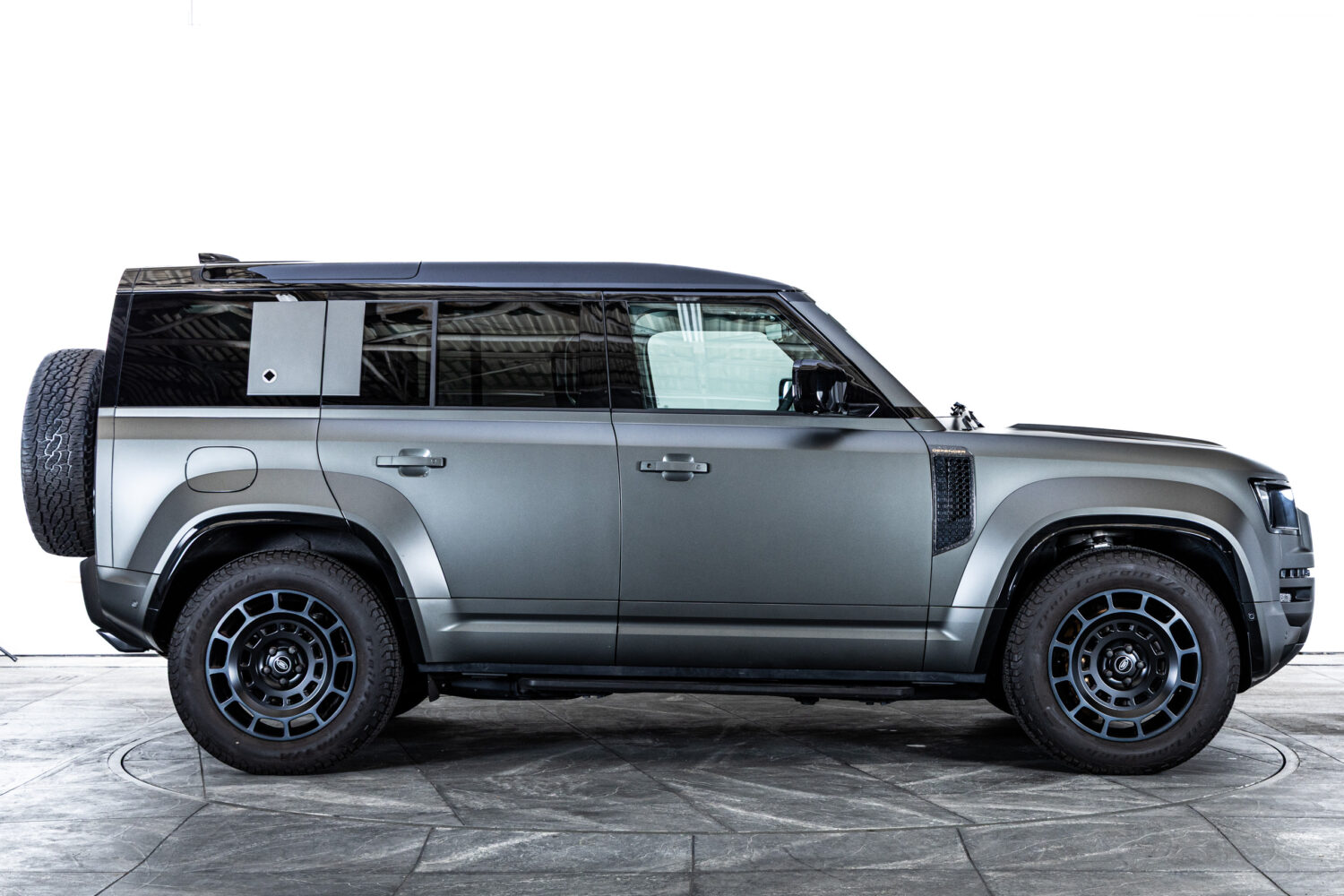 ディフェンダー110オクタ エディション ワン 4.4L P635 4WD
