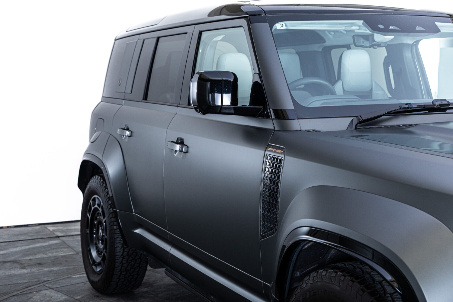 ディフェンダー110オクタ エディション ワン 4.4L P635 4WD