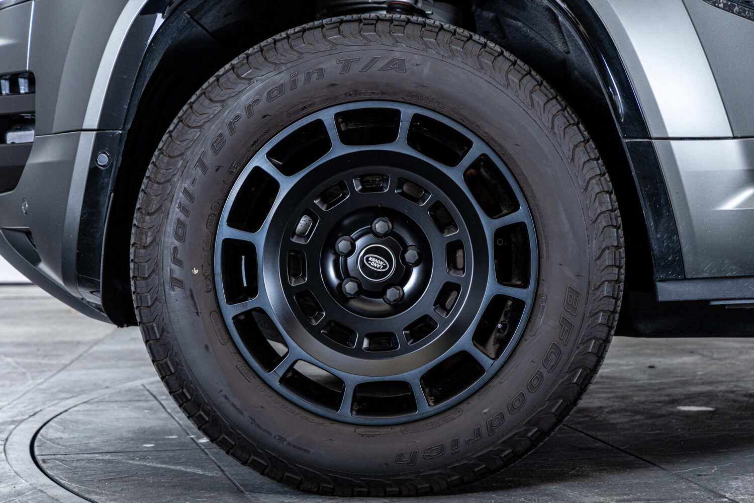 ディフェンダー110オクタ エディション ワン 4.4L P635 4WD