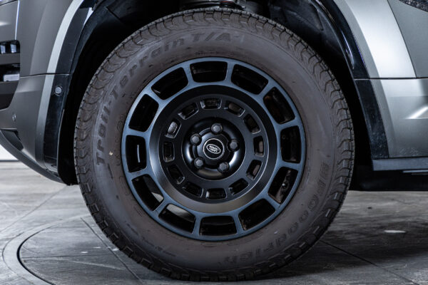 ディフェンダー110オクタ エディション ワン 4.4L P635 4WD