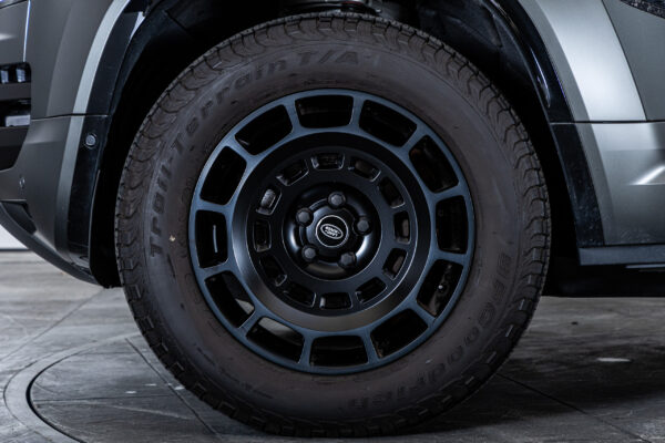 ディフェンダー110オクタ エディション ワン 4.4L P635 4WD