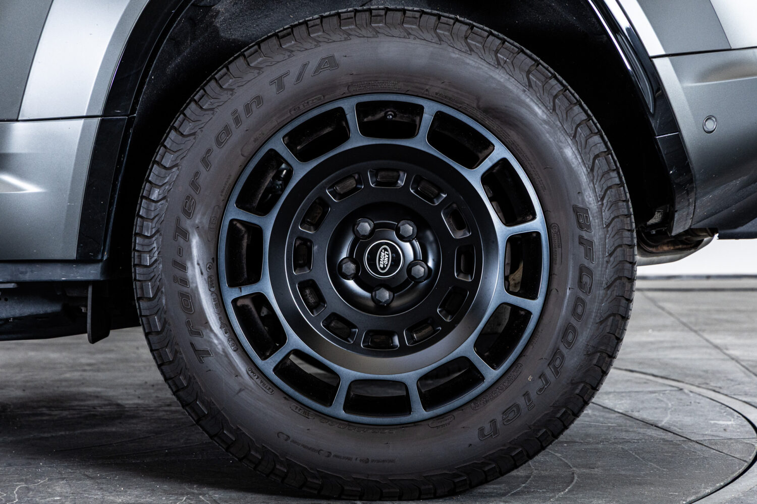 ディフェンダー110オクタ エディション ワン 4.4L P635 4WD