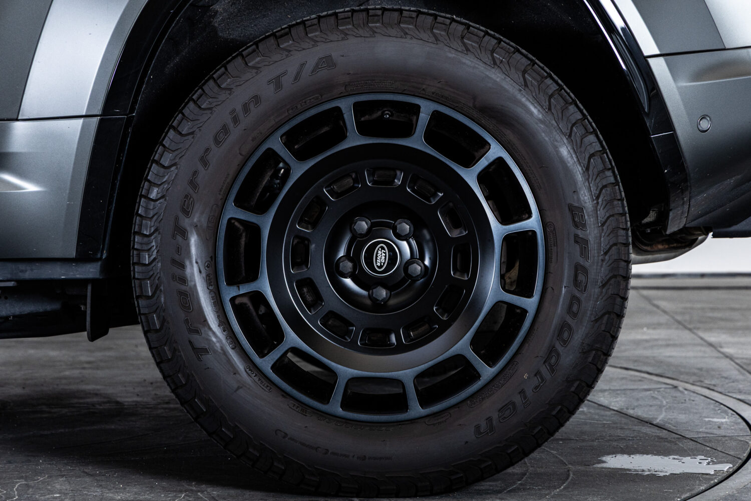 ディフェンダー110オクタ エディション ワン 4.4L P635 4WD