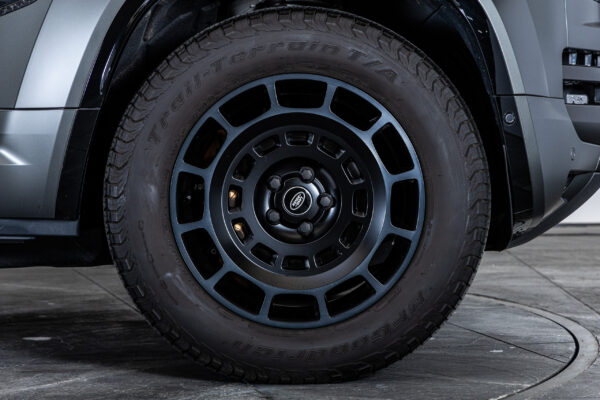 ディフェンダー110オクタ エディション ワン 4.4L P635 4WD