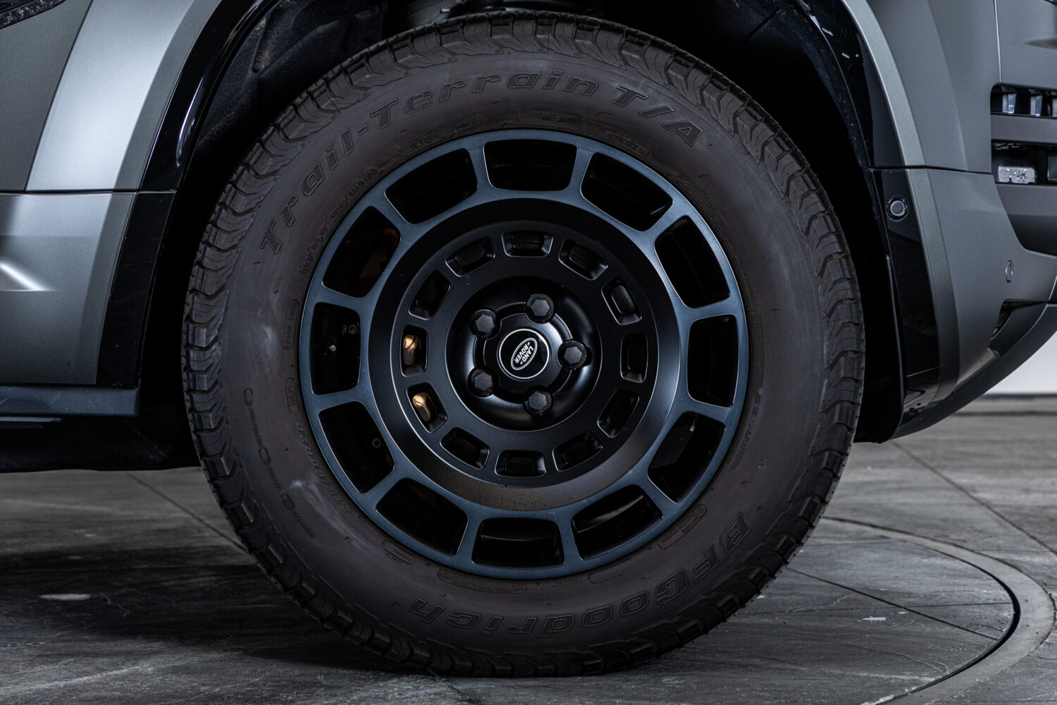 ディフェンダー110オクタ エディション ワン 4.4L P635 4WD