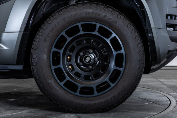 ディフェンダー110オクタ エディション ワン 4.4L P635 4WD
