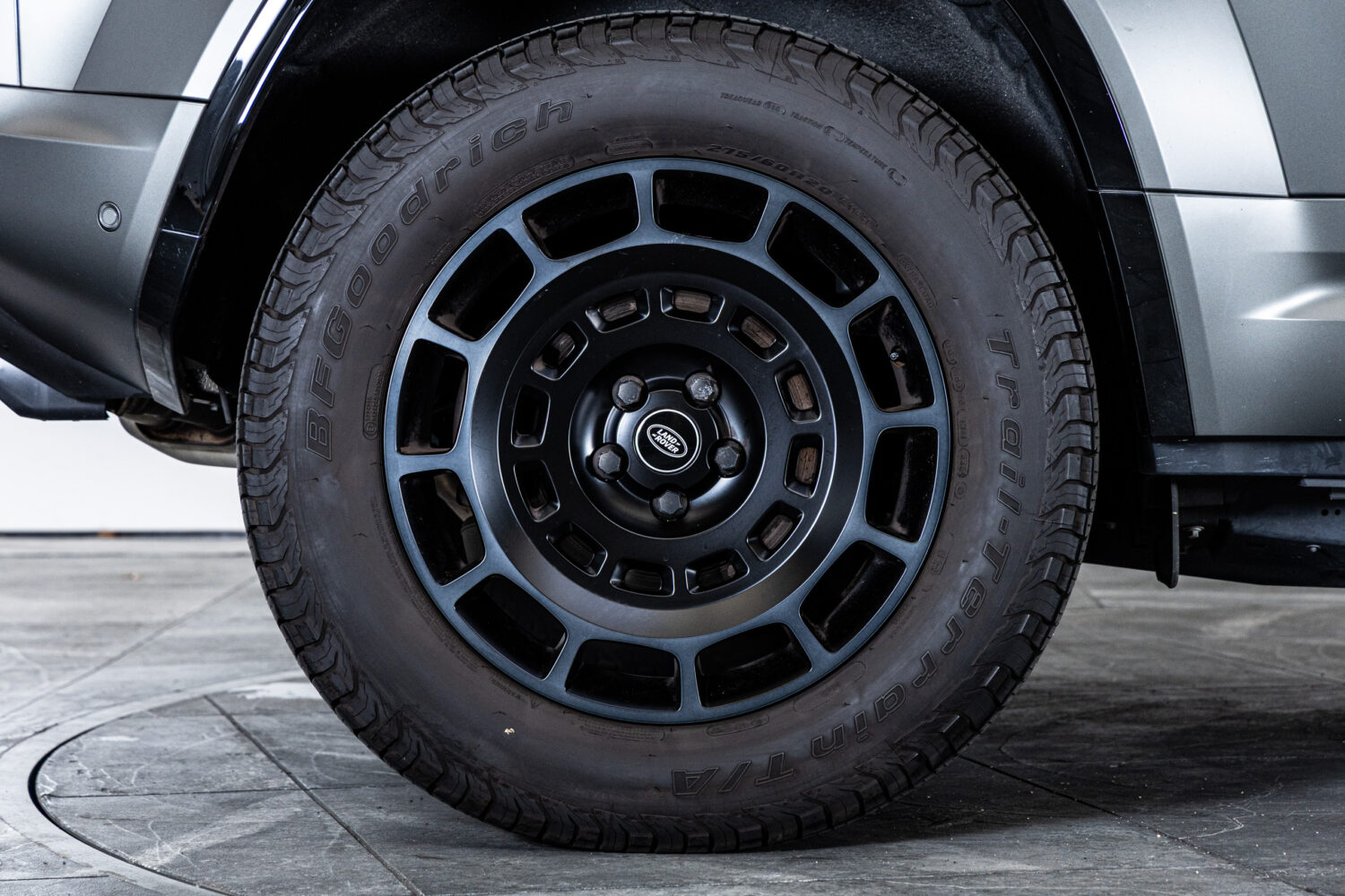 ディフェンダー110オクタ エディション ワン 4.4L P635 4WD