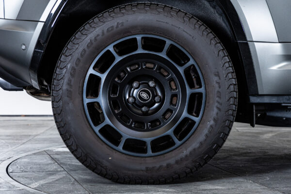 ディフェンダー110オクタ エディション ワン 4.4L P635 4WD