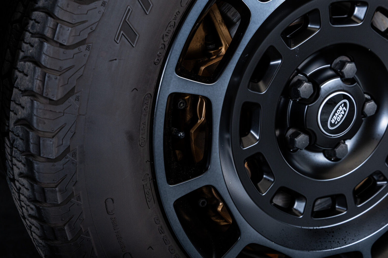 ディフェンダー110オクタ エディション ワン 4.4L P635 4WD