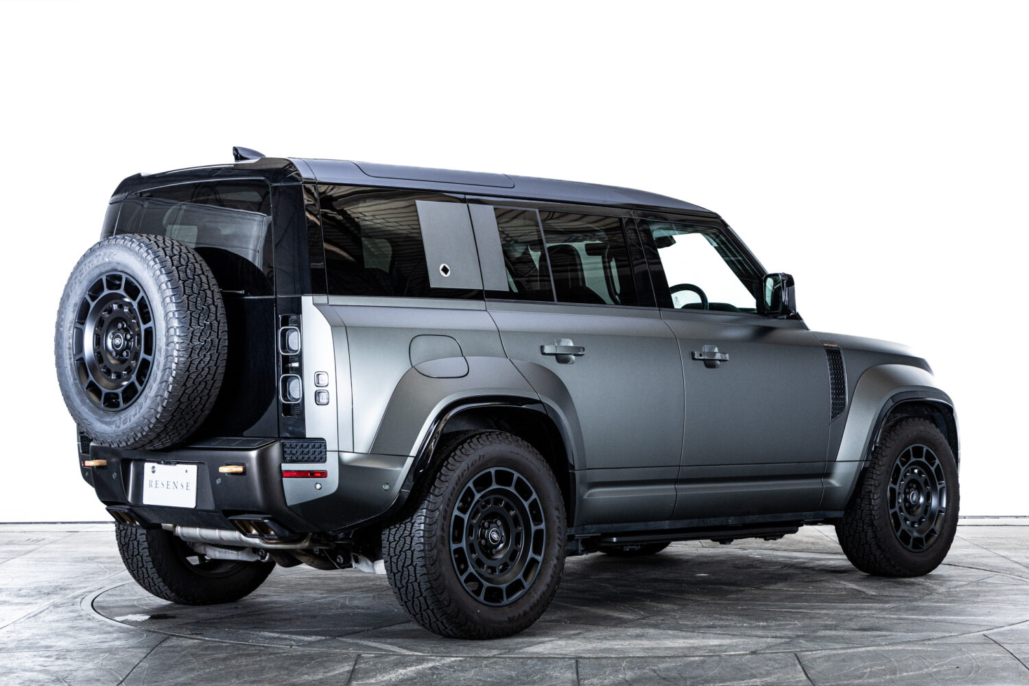 ディフェンダー110オクタ エディション ワン 4.4L P635 4WD
