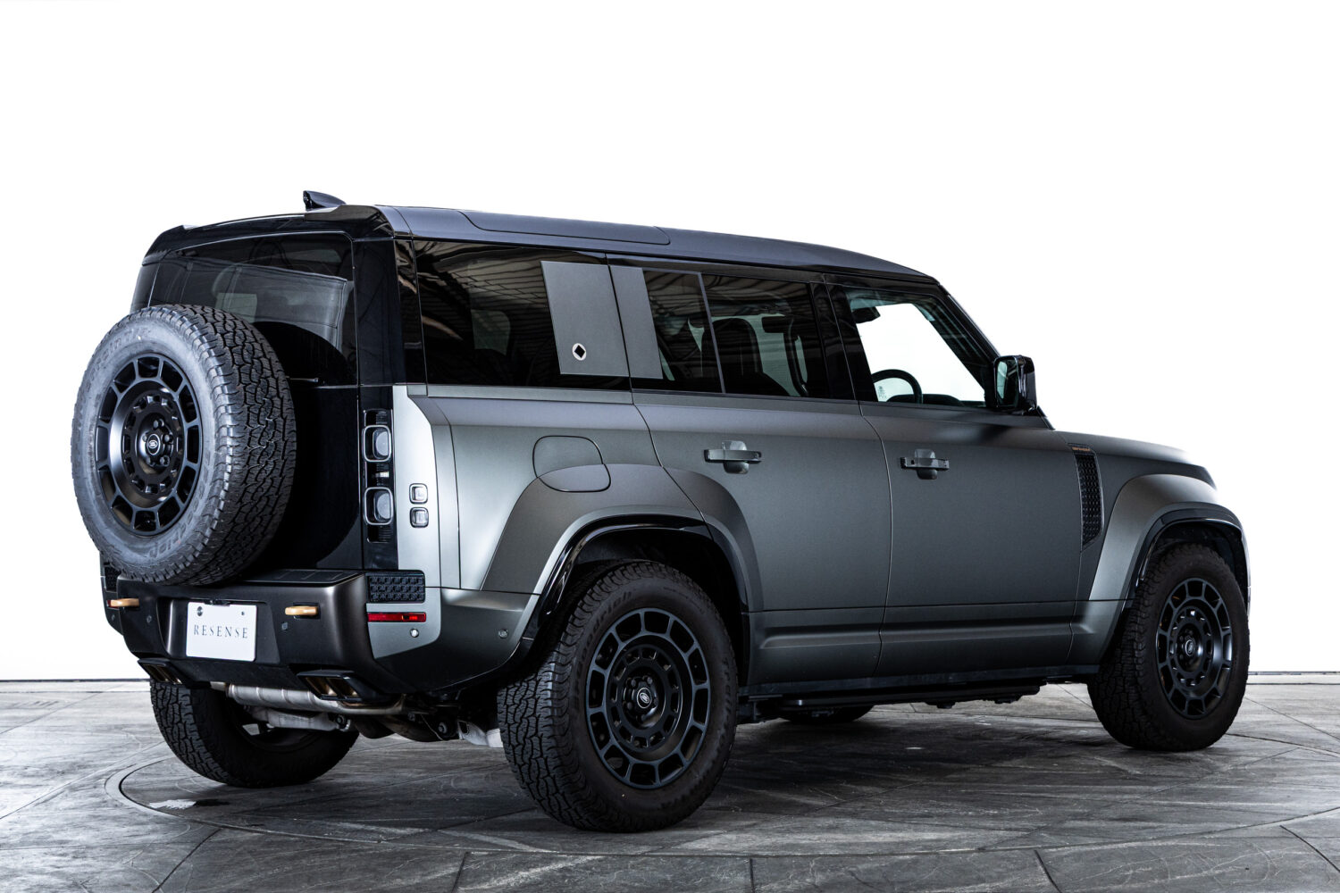 ディフェンダー110オクタ エディション ワン 4.4L P635 4WD