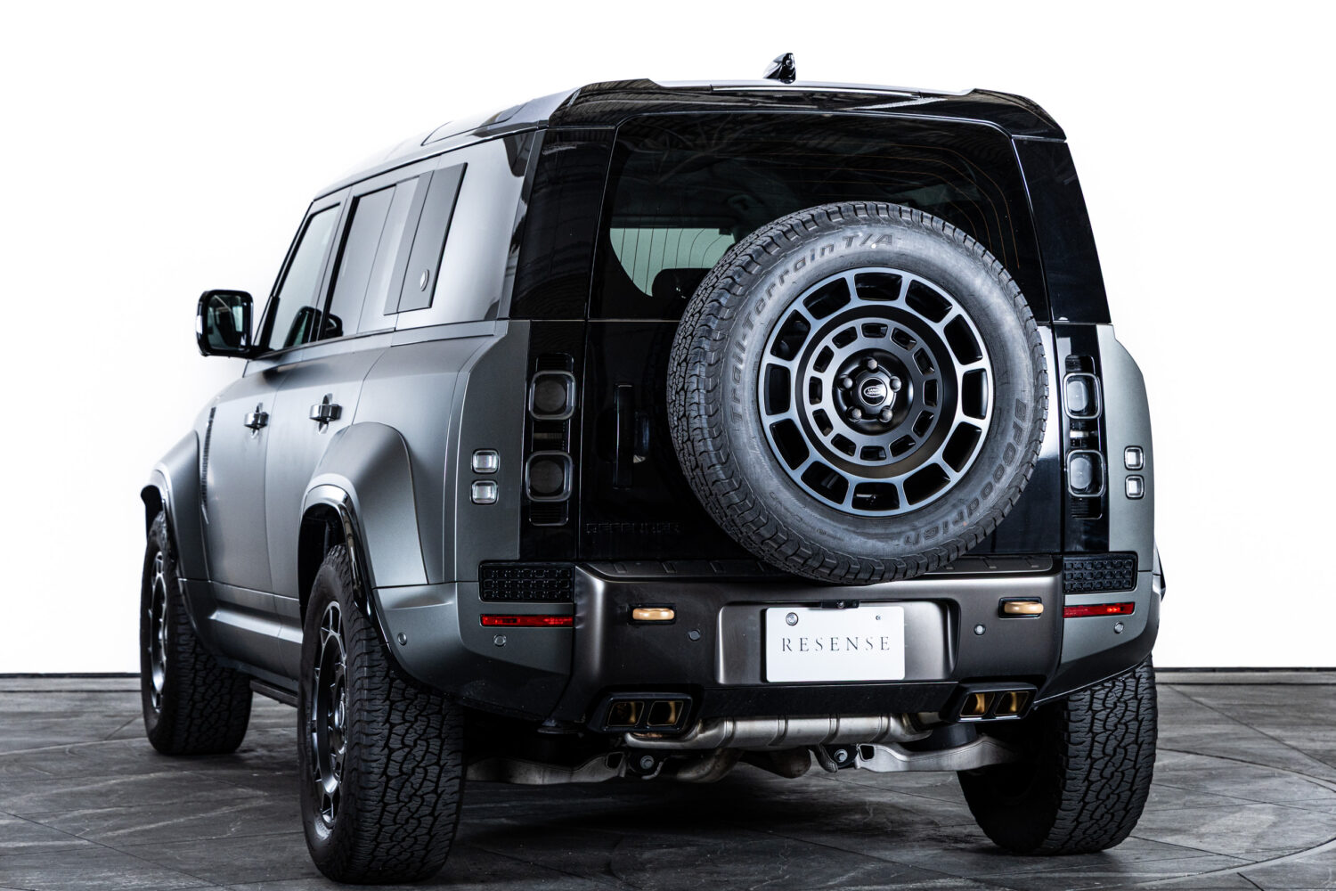 ディフェンダー110オクタ エディション ワン 4.4L P635 4WD