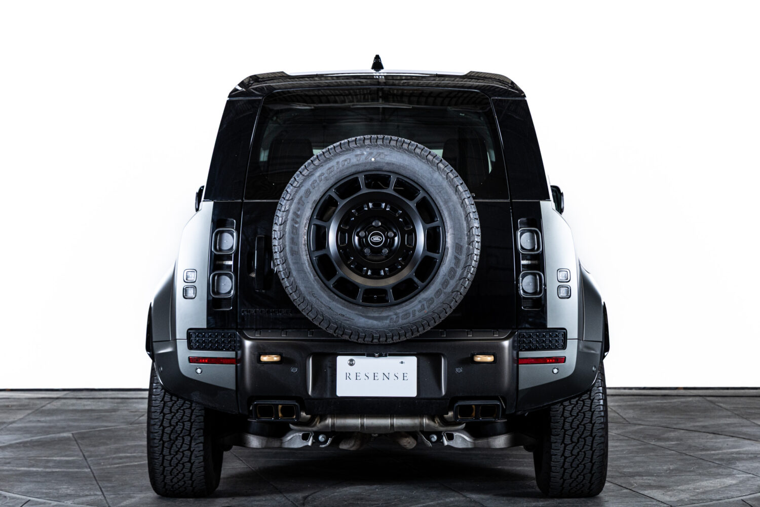 ディフェンダー110オクタ エディション ワン 4.4L P635 4WD