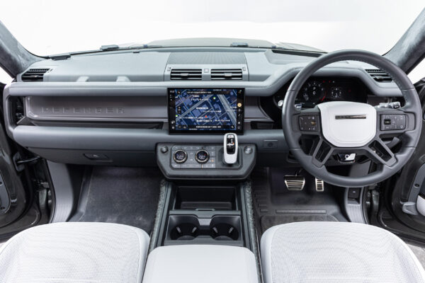 ディフェンダー110オクタ エディション ワン 4.4L P635 4WD