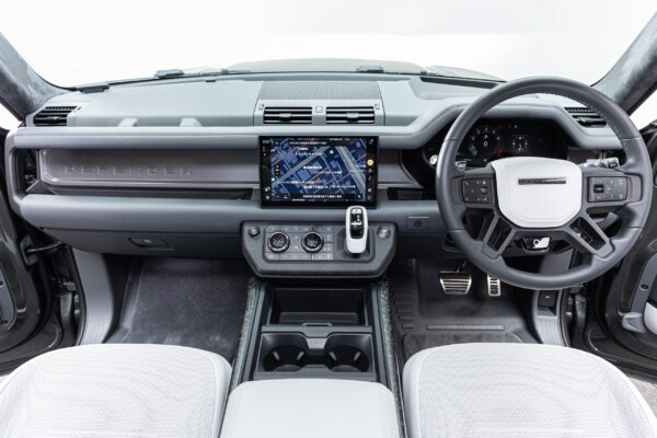 ディフェンダー110オクタ エディション ワン 4.4L P635 4WD