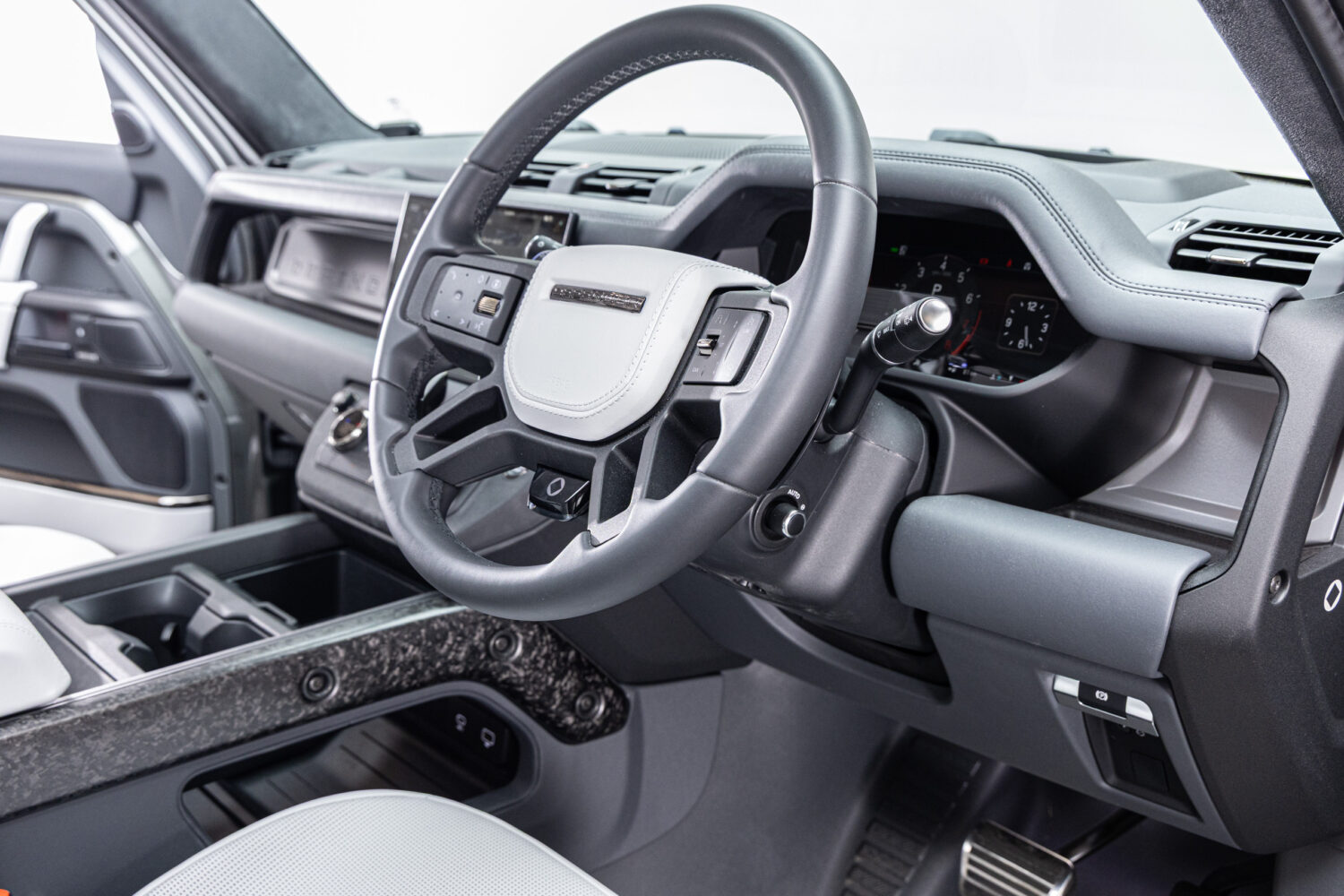 ディフェンダー110オクタ エディション ワン 4.4L P635 4WD