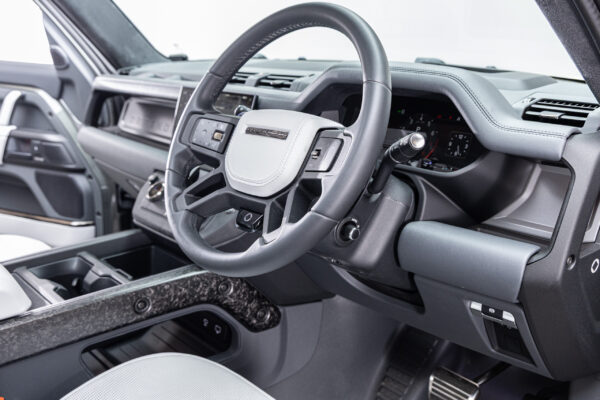 ディフェンダー110オクタ エディション ワン 4.4L P635 4WD