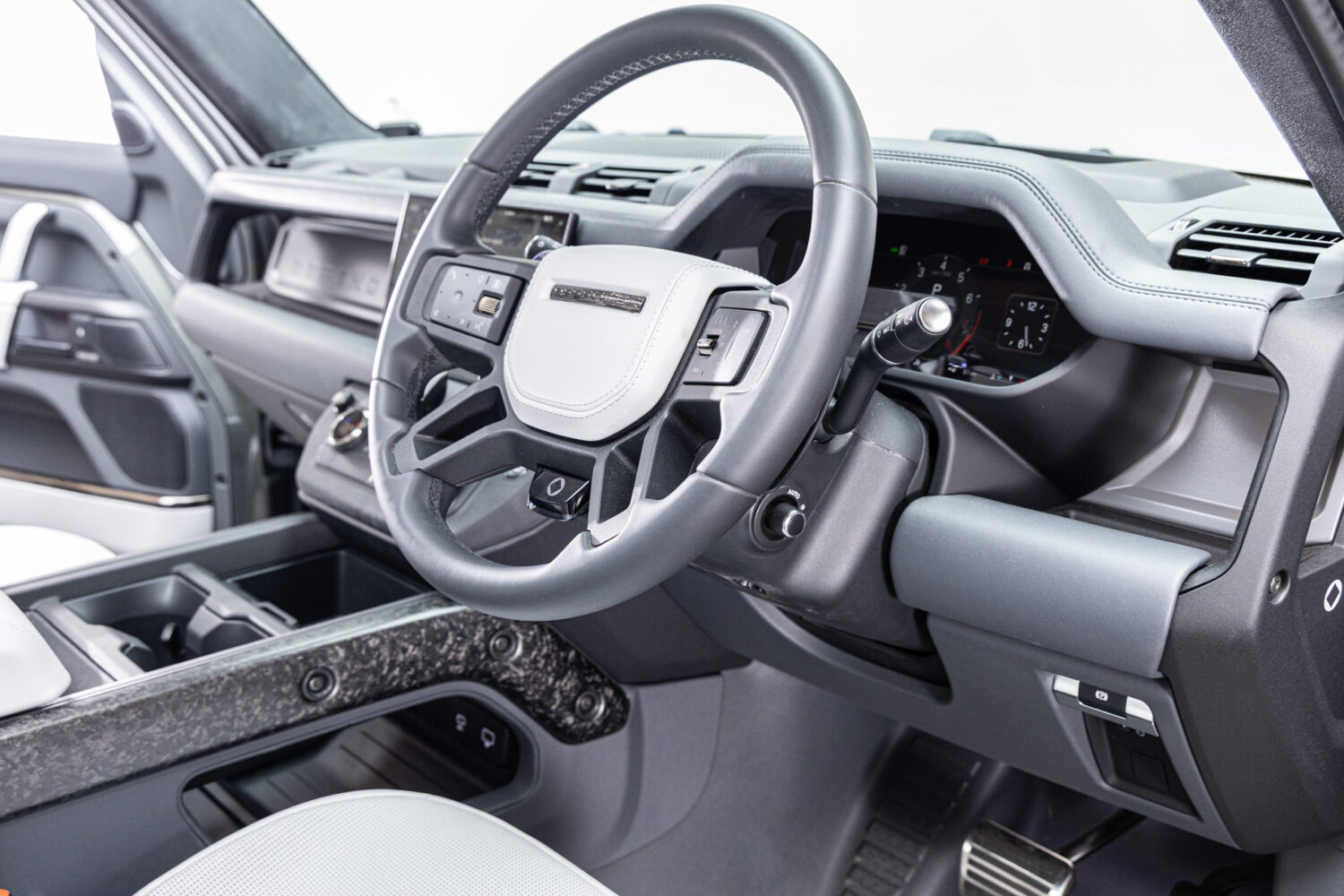 ディフェンダー110オクタ エディション ワン 4.4L P635 4WD
