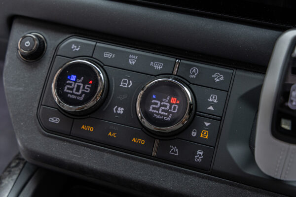 ディフェンダー110オクタ エディション ワン 4.4L P635 4WD