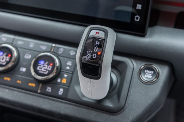 ディフェンダー110オクタ エディション ワン 4.4L P635 4WD