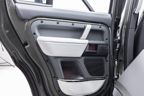 ディフェンダー110オクタ エディション ワン 4.4L P635 4WD