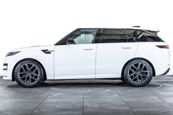 レンジローバースポーツ ダイナミックHSE 3.0L D300 4WD