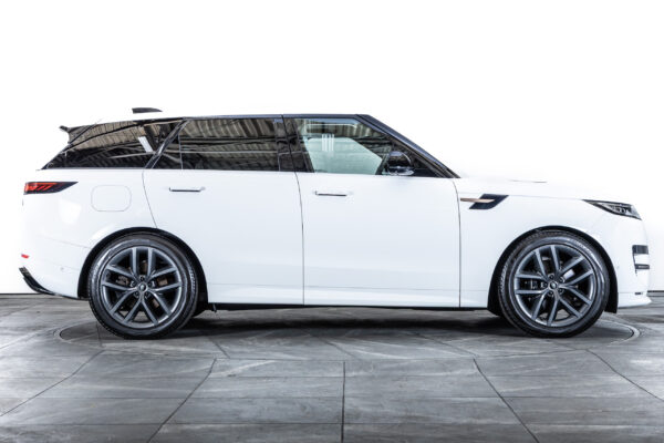 レンジローバースポーツ ダイナミックHSE 3.0L D300 4WD