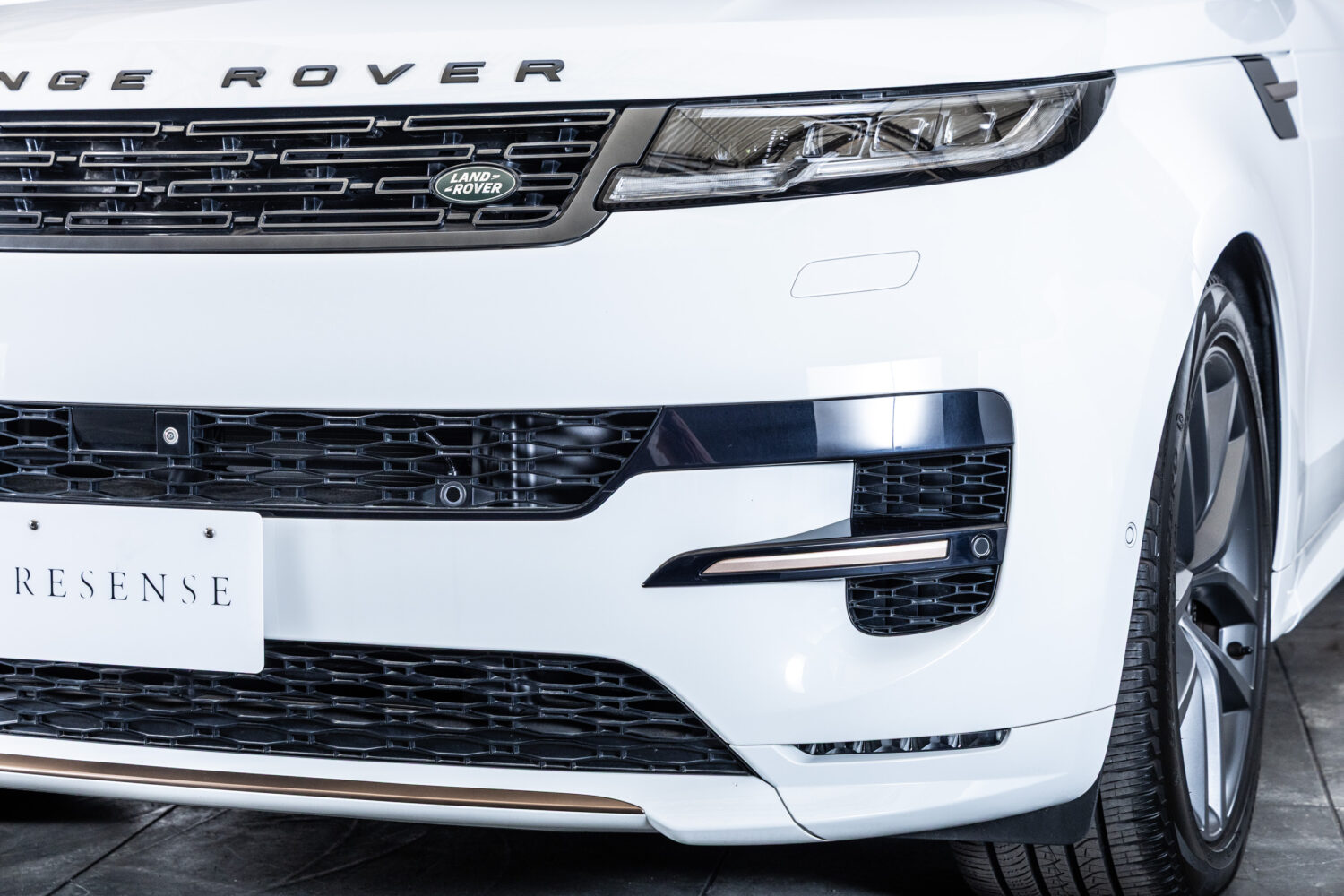レンジローバースポーツ ダイナミックHSE 3.0L D300 4WD