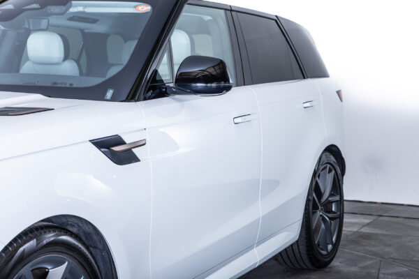 レンジローバースポーツ ダイナミックHSE 3.0L D300 4WD