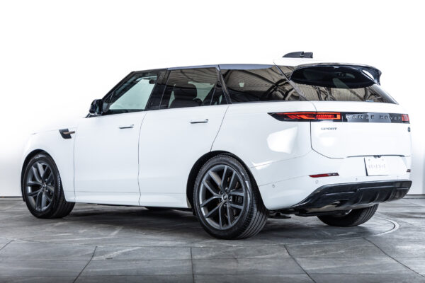 レンジローバースポーツ ダイナミックHSE 3.0L D300 4WD