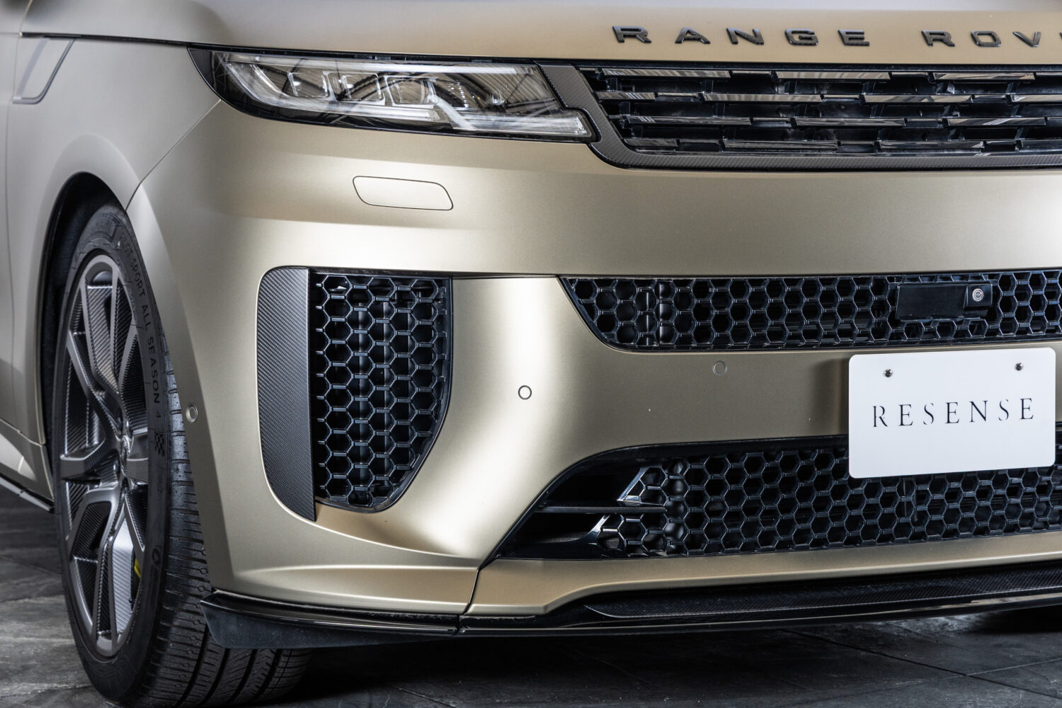レンジローバースポーツ SVエディションワン 4.4L P635 4WD