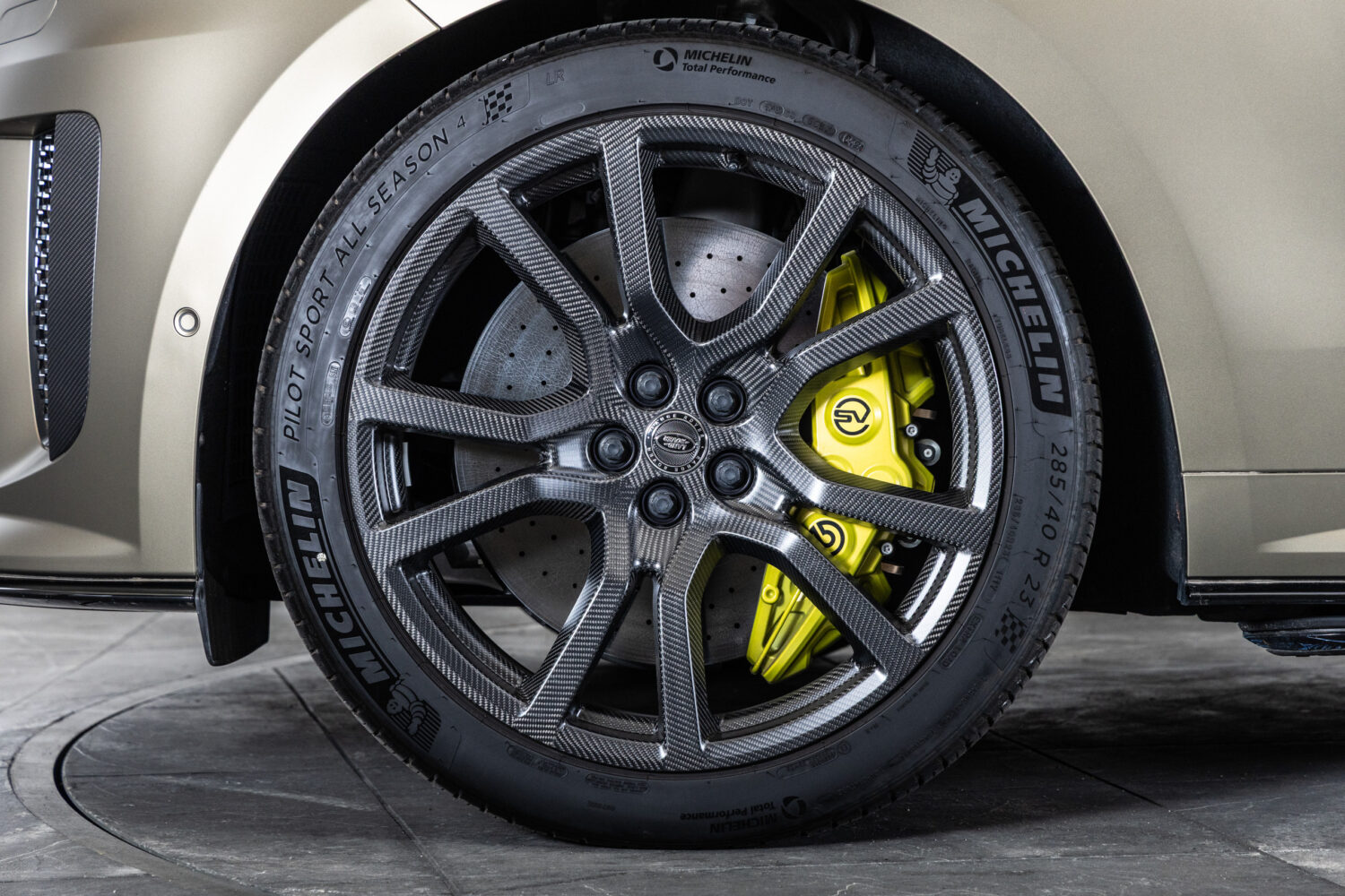 レンジローバースポーツ SVエディションワン 4.4L P635 4WD