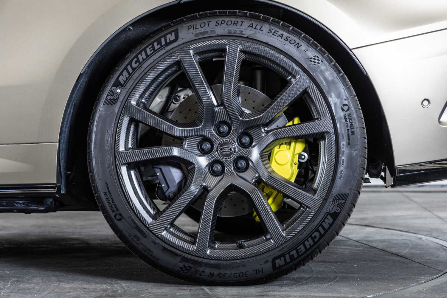 レンジローバースポーツ SVエディションワン 4.4L P635 4WD