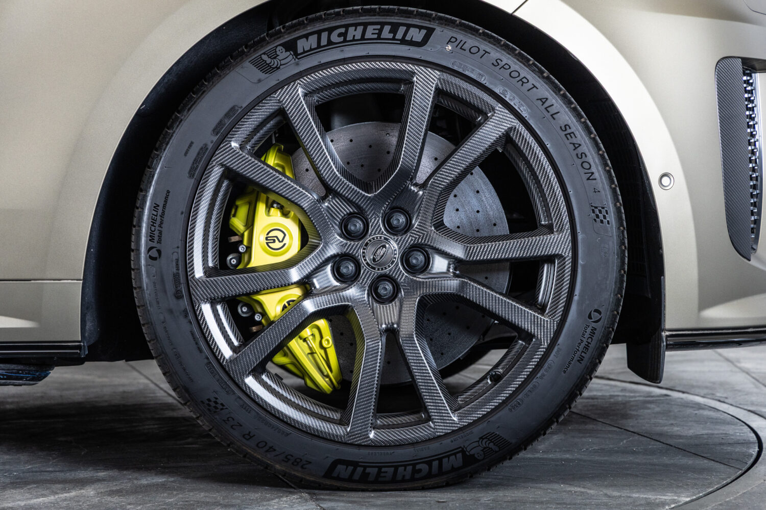 レンジローバースポーツ SVエディションワン 4.4L P635 4WD