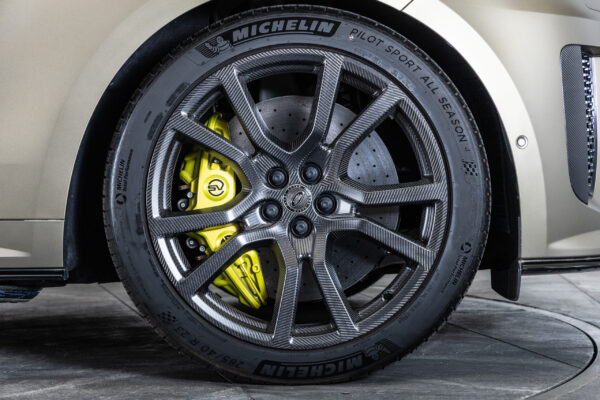 レンジローバースポーツ SVエディションワン 4.4L P635 4WD