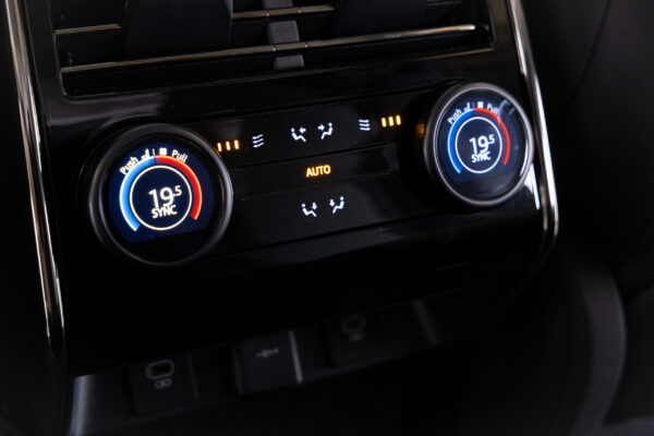 レンジローバースポーツ SVエディションワン 4.4L P635 4WD