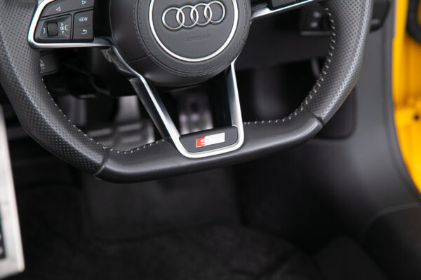 TTロードスター 2.0 TFSI クワトロ SラインPKG 4WD