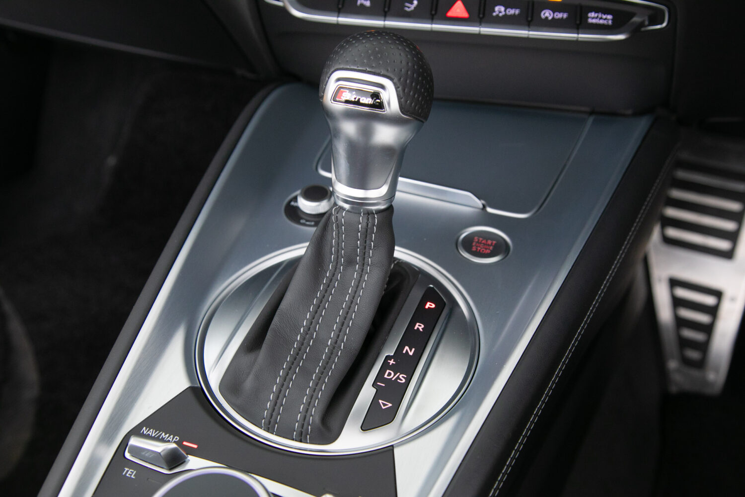 TTロードスター 2.0 TFSI クワトロ SラインPKG 4WD