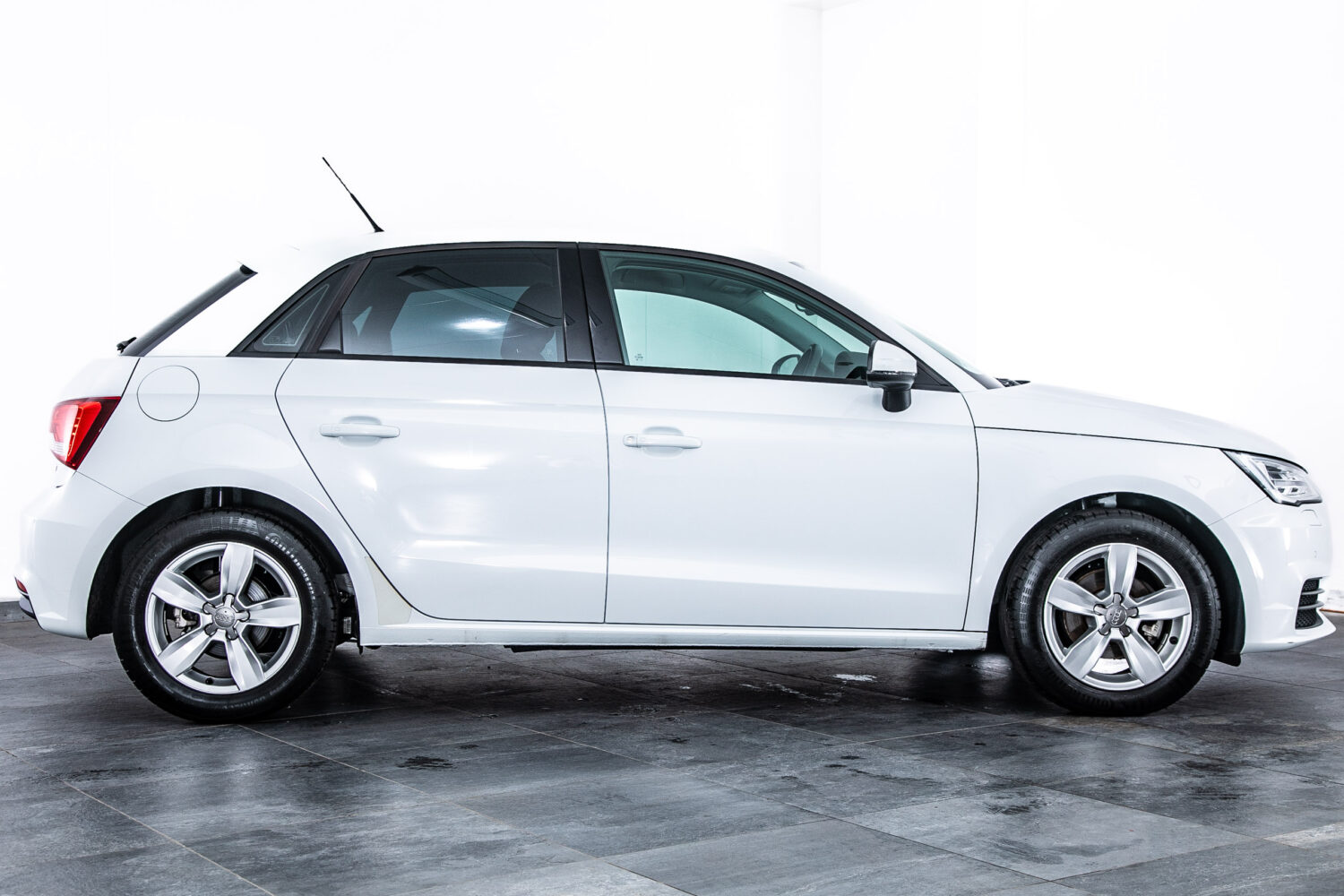 A1スポーツバック 1.0TFSI