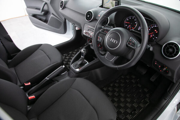 A1スポーツバック 1.0TFSI