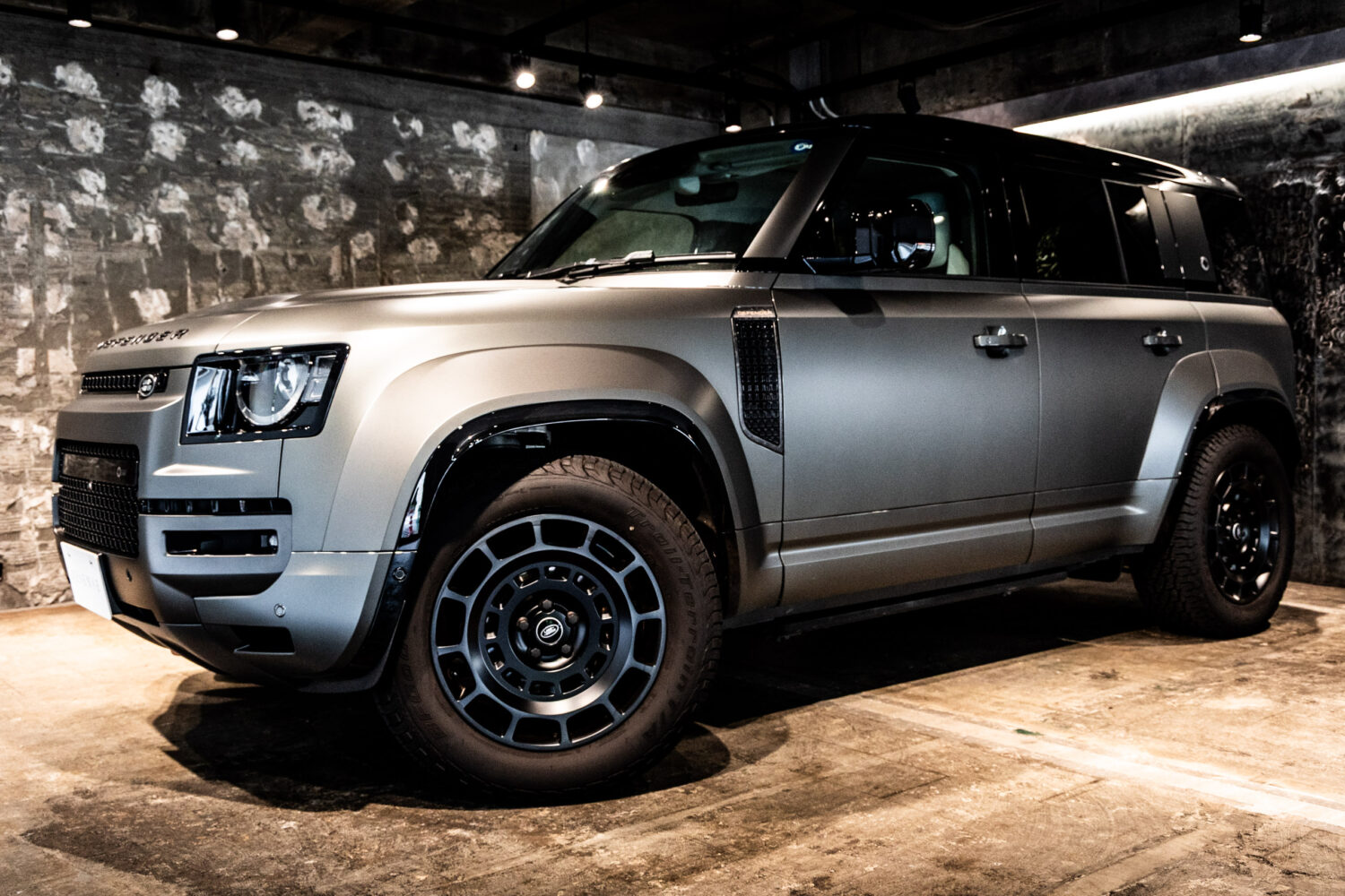 ディフェンダー110オクタ エディション ワン 4.4L P635 4WD